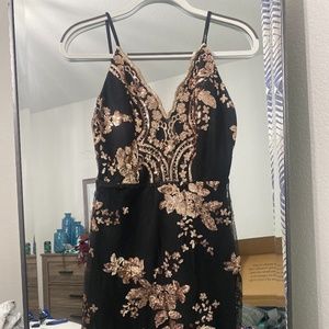 Fée et rit | Black Floral Sequin Bodycon Dress | US4